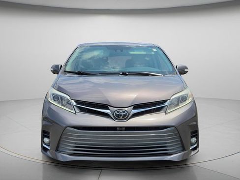 Used 2019 Toyota Sienna Limited Premium FWD image 9