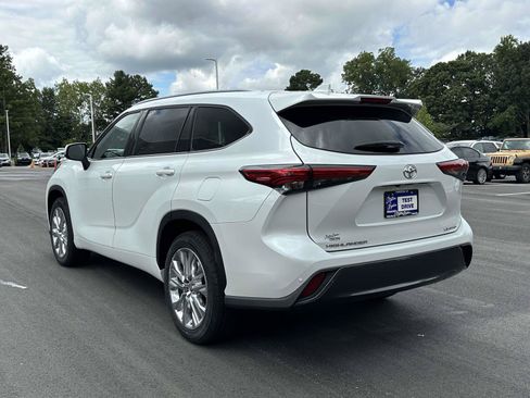 Used 2023 Toyota Highlander Limited FWD image 25