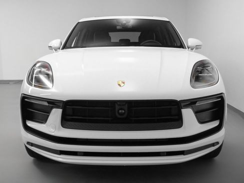Used 2025 Porsche Macan image 8