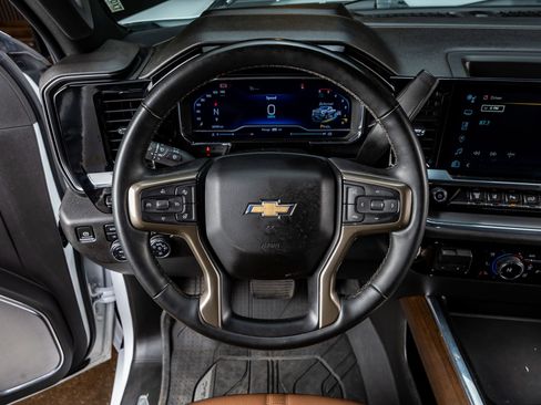 Used 2024 Chevrolet Silverado 2500 High Country w/ Technology Package image 18