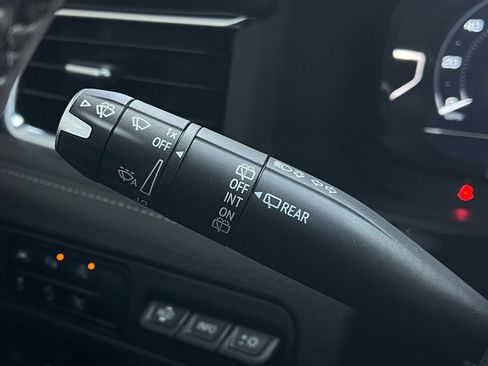 Used 2024 GMC Yukon XL Denali image 63