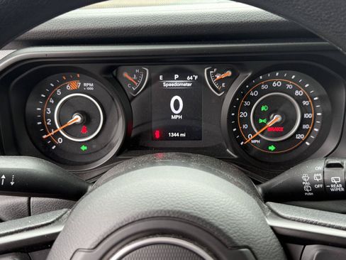 Used 2025 Jeep Wrangler Sport AWD/4WD image 16