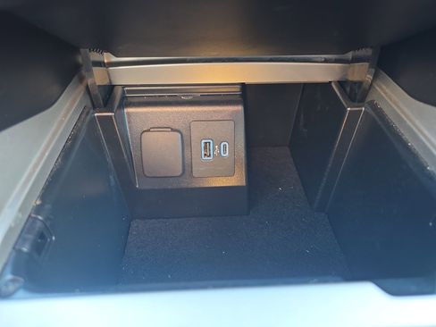 Certified 2022 Ford Explorer ST-Line w/ Class IV Trailer Tow Package image 45