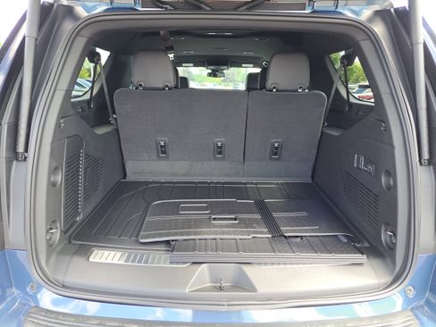 New 2025 Chevrolet Suburban Premier image 26