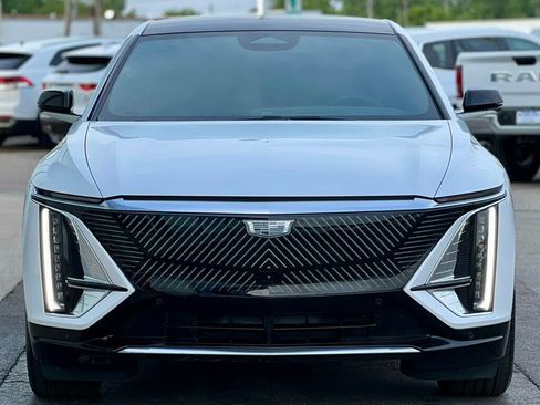 Used 2024 Cadillac Lyriq Luxury AWD/4WD image 6