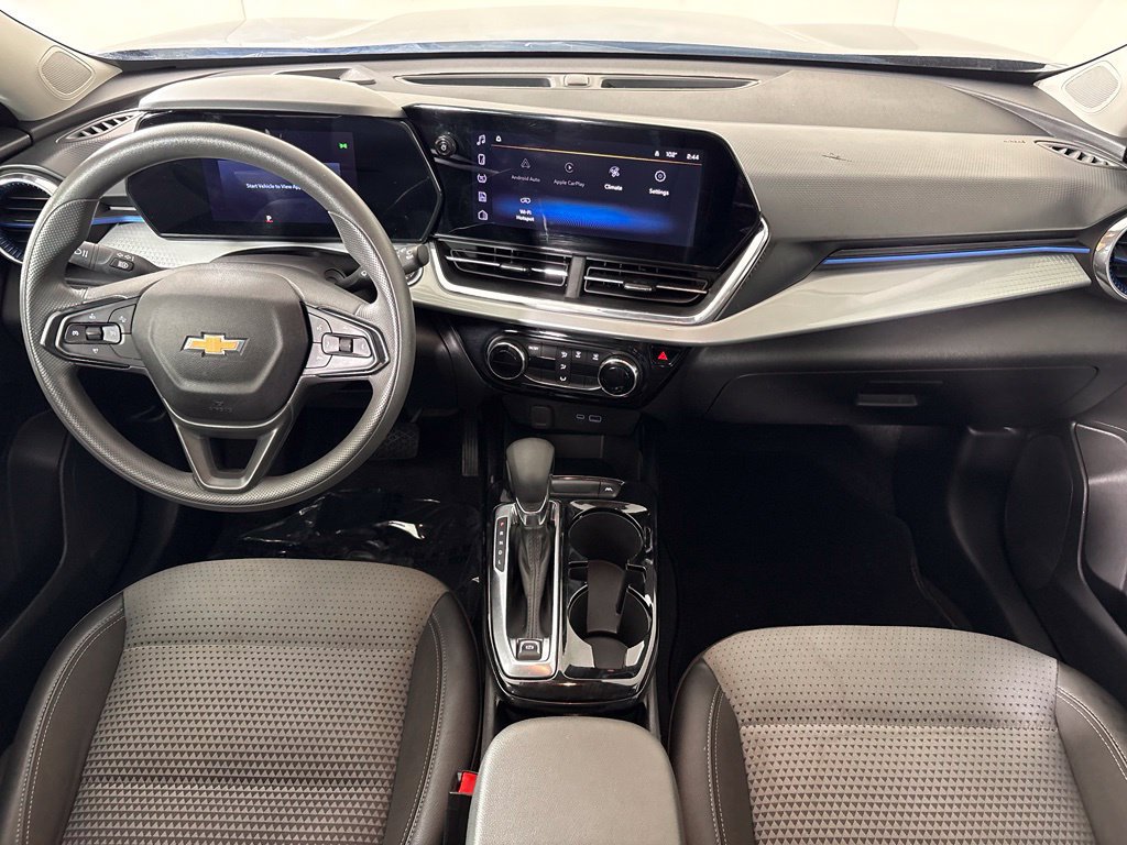 Used 2025 Chevrolet Trax LT FWD image 32