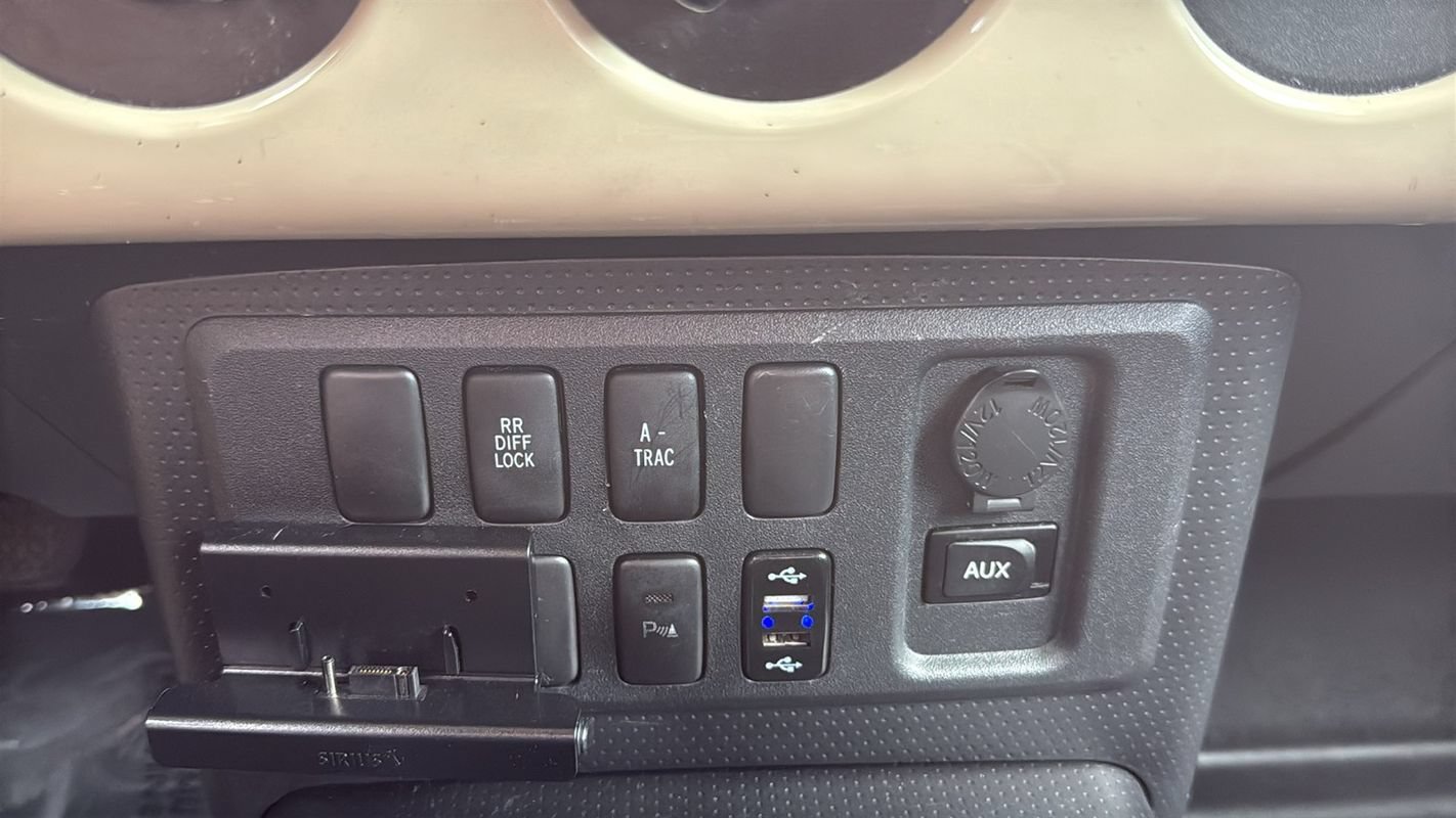Used 2008 Toyota FJ Cruiser 4WD image 26