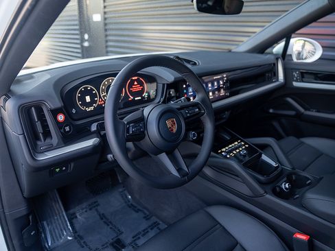 Certified 2026 Porsche Cayenne Coupe AWD/4WD image 7