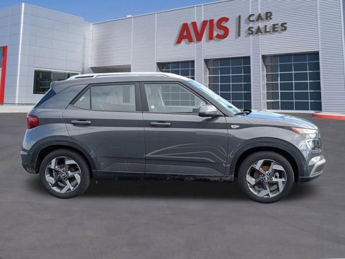 Used 2025 Hyundai Venue SEL image 5