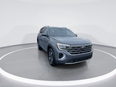 Used 2025 Volkswagen Atlas SEL AWD/4WD image 2