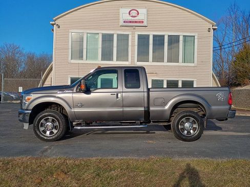 Used 2011 Ford F350 Lariat w/ Lariat Interior Pkg image 2