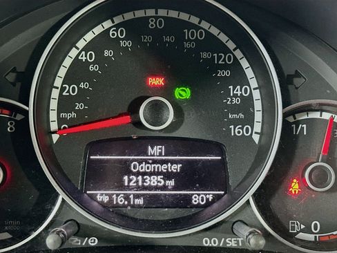 Used 2014 Volkswagen Beetle 1.8T FWD image 18