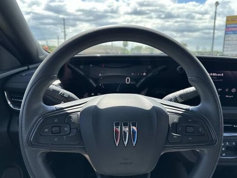 Used 2025 Buick Envista Preferred FWD image 24