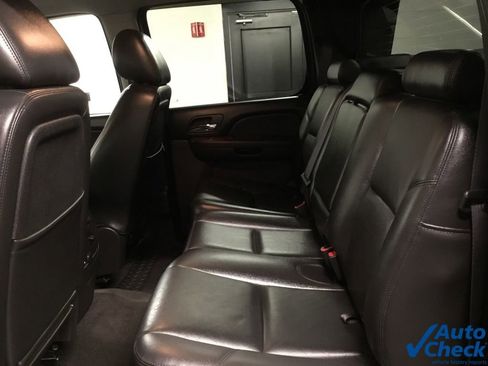 Used 2012 Chevrolet Avalanche LTZ image 30