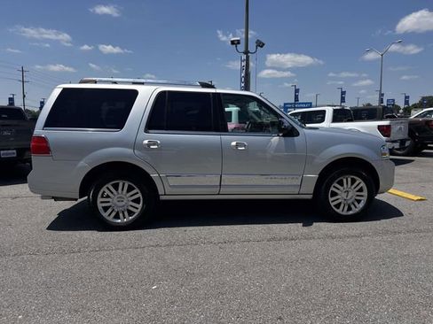 Used 2012 Lincoln Navigator 2WD image 4