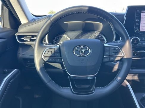Used 2021 Toyota Highlander XLE image 20