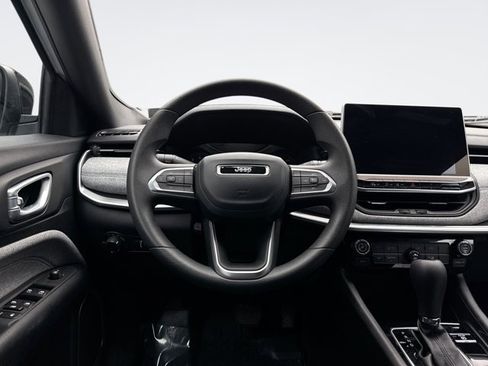 Used 2023 Jeep Compass Sport image 12