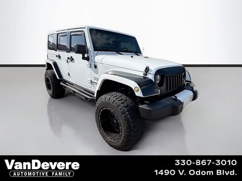 Used 2015 Jeep Wrangler Unlimited Sahara w/ Connectivity Group AWD/4WD image 1