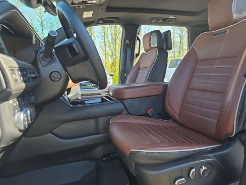 Used 2023 GMC Yukon Denali Ultimate w/ LPO, Floor Liner Package AWD/4WD image 16