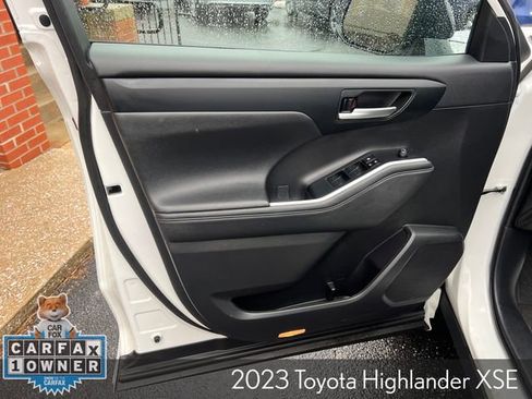 Used 2023 Toyota Highlander XSE image 17