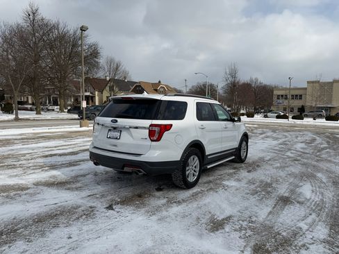 Used 2018 Ford Explorer XLT w/ Equipment Group 202A image 7