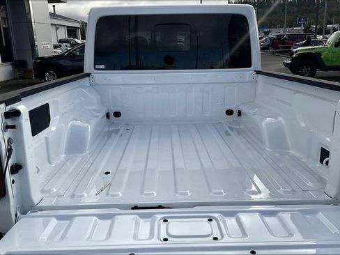 New 2025 Jeep Gladiator Sport image 19