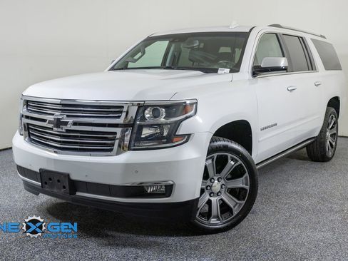 Used 2019 Chevrolet Suburban Premier AWD/4WD image 3