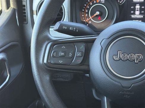 Used 2024 Jeep Gladiator Sport image 13