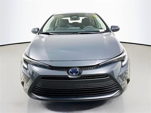 Used 2024 Toyota Corolla LE image 2