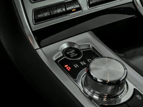 Used 2015 Jaguar XF Portfolio image 32