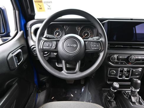 Used 2025 Jeep Wrangler Sport image 19