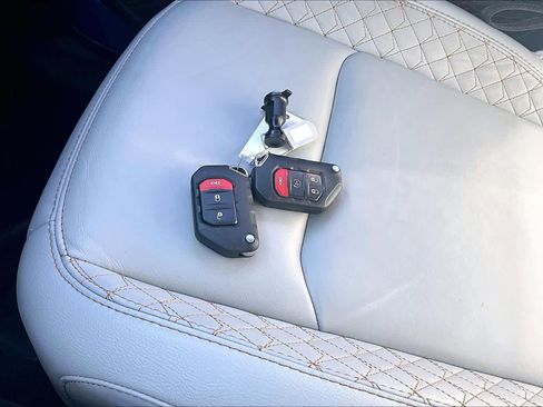 Used 2023 Jeep Wrangler Unlimited Sahara AWD/4WD image 14