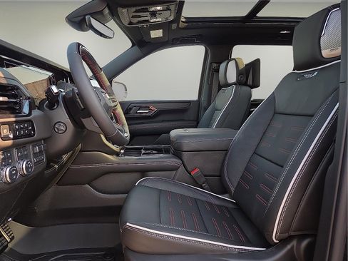 Used 2025 GMC Yukon AT4 Ultimate w/ LPO, Floor Liner Package image 17