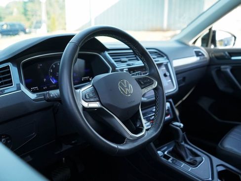 Used 2024 Volkswagen Tiguan SE FWD image 7