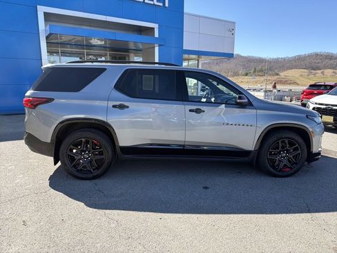 Used 2023 Chevrolet Traverse Premier w/ Redline Edition image 3