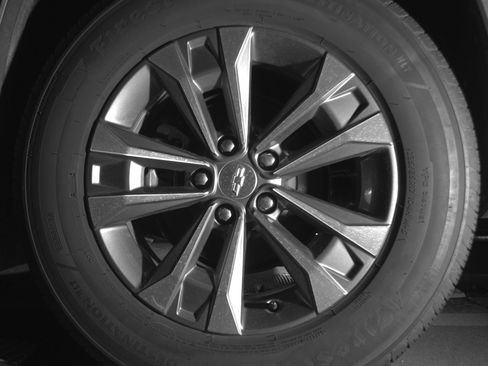 Used 2025 Chevrolet Equinox LT FWD image 14
