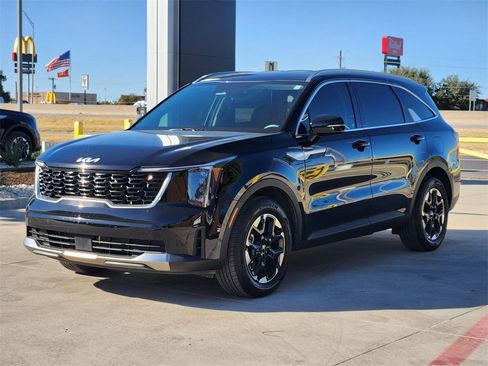 New 2025 Kia Sorento S image 2