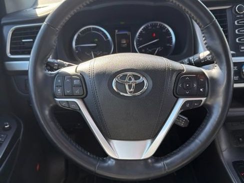 Used 2018 Toyota Highlander Limited Platinum w/ Carpet Mat Package (TMS) AWD/4WD image 15