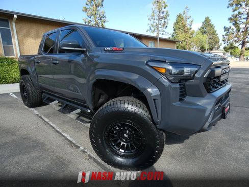 Used 2026 Toyota Tacoma SR5 AWD/4WD image 5