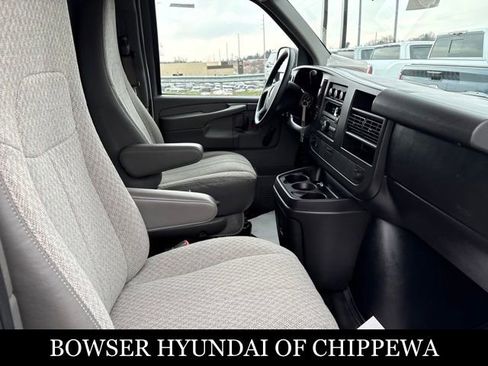 Used 2011 GMC Savana 1500 image 11