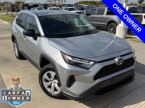 Used 2025 Toyota RAV4 LE AWD/4WD image 3