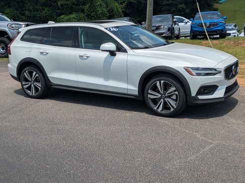 Used 2026 Volvo V60 B5 Cross Country Plus w/ Protection Package Premier AWD/4WD image 8