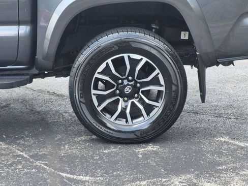 Certified 2022 Toyota Tacoma TRD Sport AWD/4WD image 7