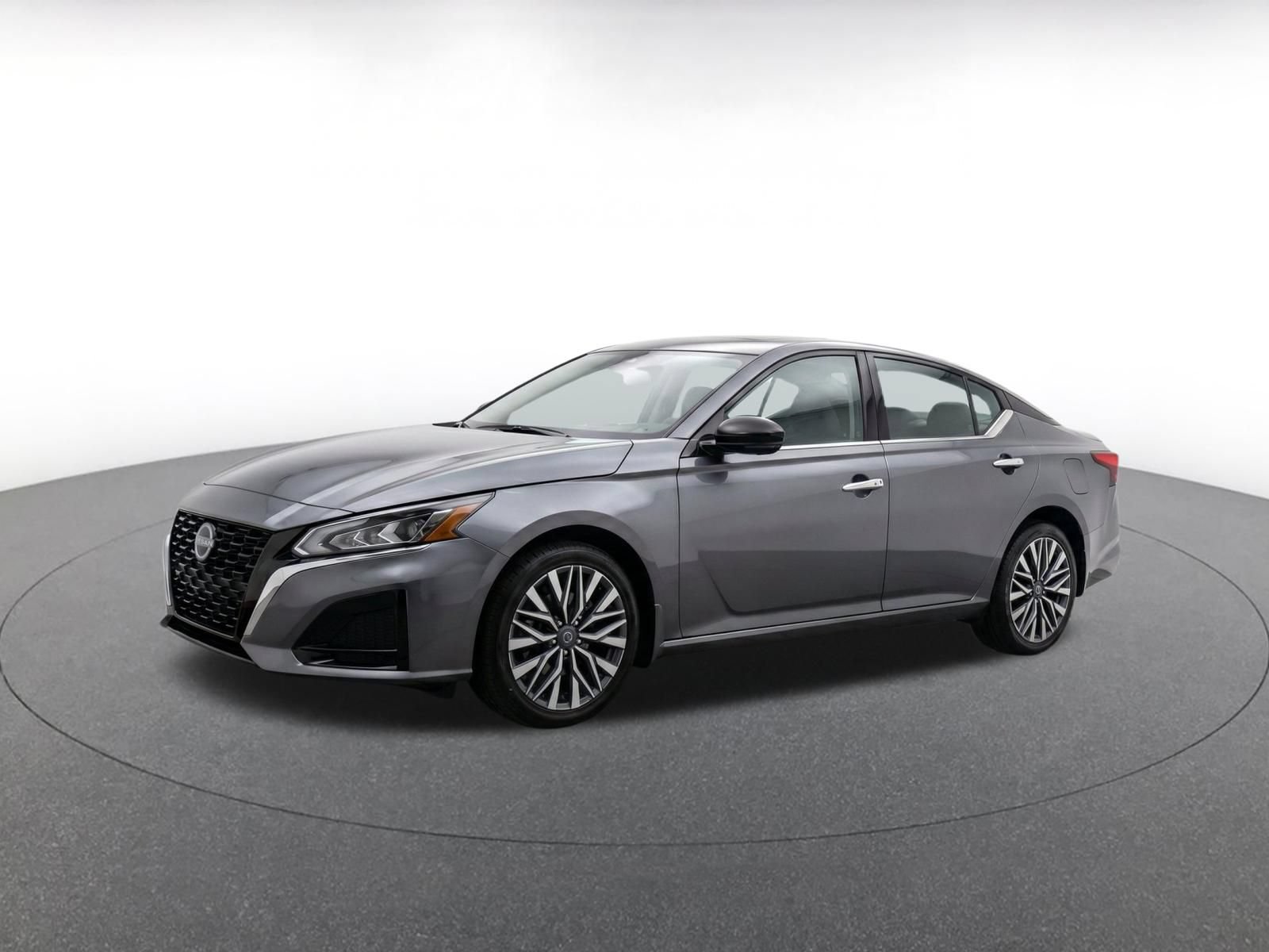 Used 2025 Nissan Altima 2.5 SV FWD image 3