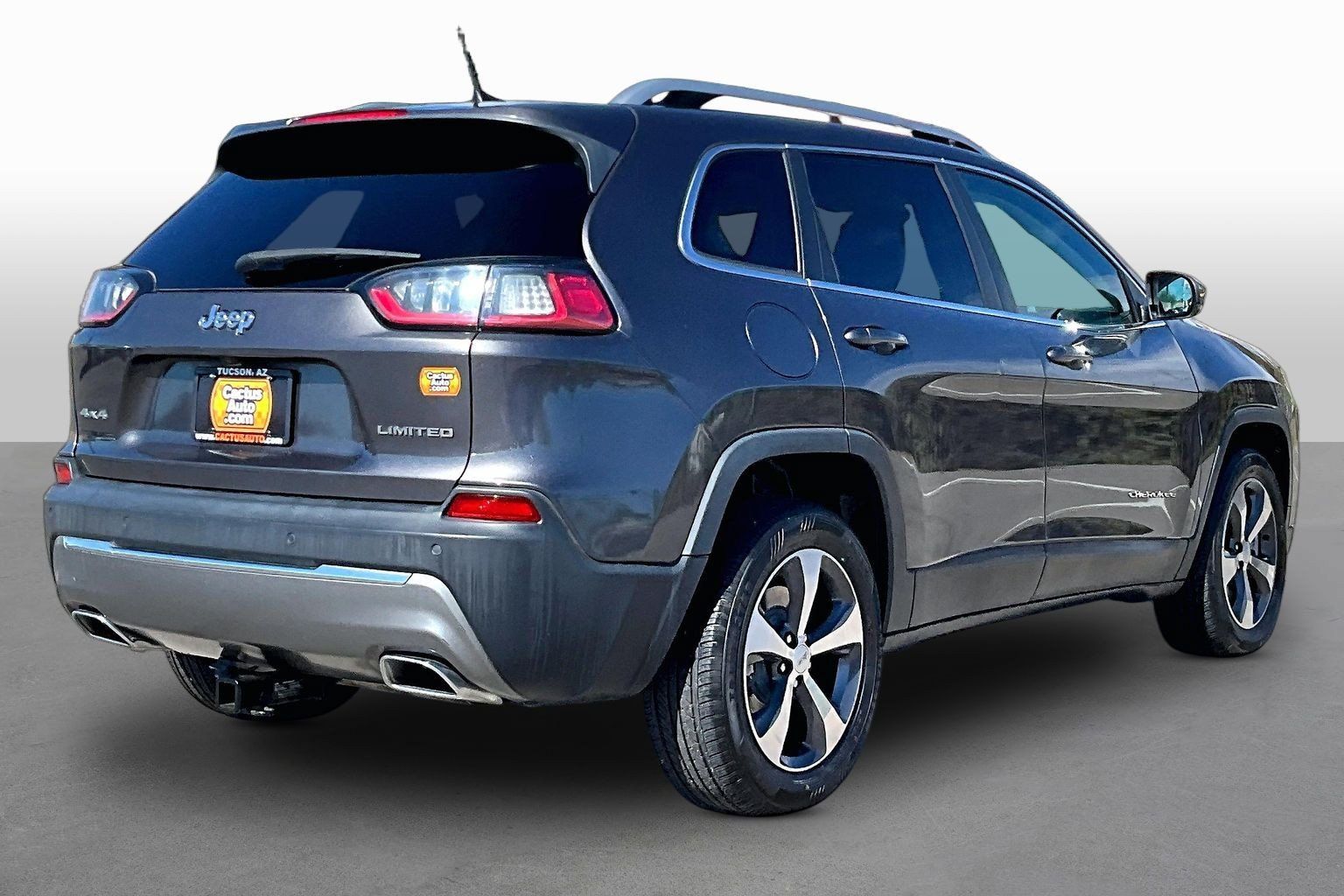 Used 2019 Jeep Cherokee Limited w/ Luxury Group AWD/4WD image 2