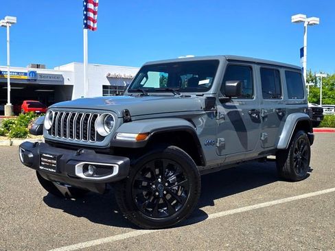 Used 2025 Jeep Wrangler Unlimited Sahara w/ Safety Group image 3
