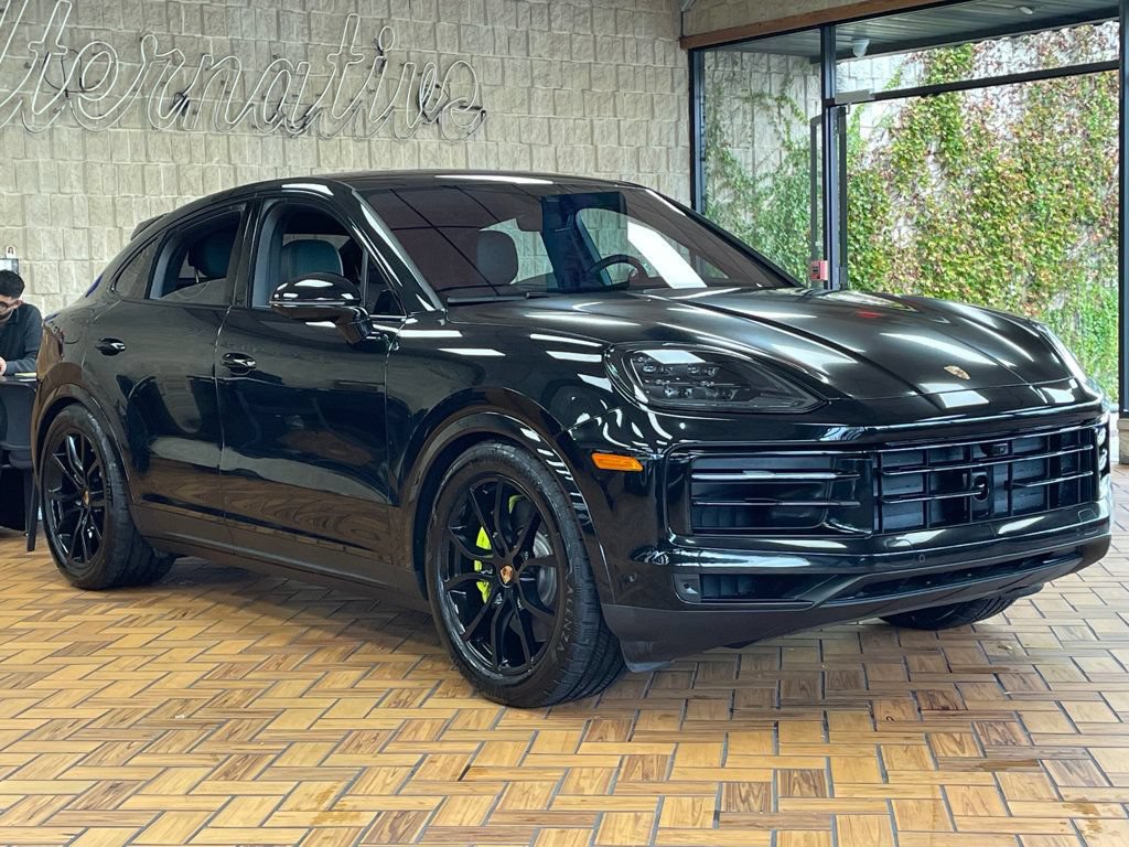 Used 2025 Porsche Cayenne S AWD/4WD image 11