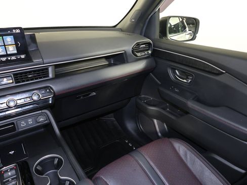 Used 2025 Honda Pilot Black Edition image 10