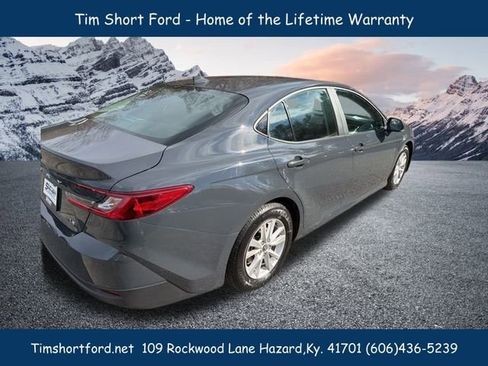 Used 2025 Toyota Camry LE image 6