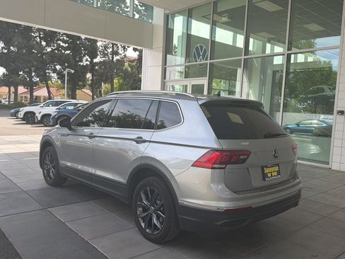 Certified 2023 Volkswagen Tiguan SE FWD image 3